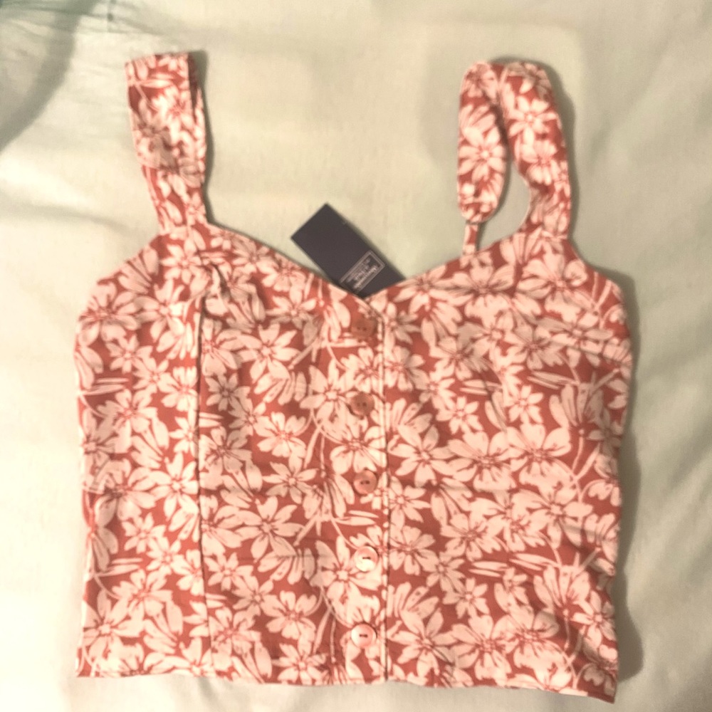 LOOKING TO BUY! Abercrombie & Fitch Factory Outlet crop top